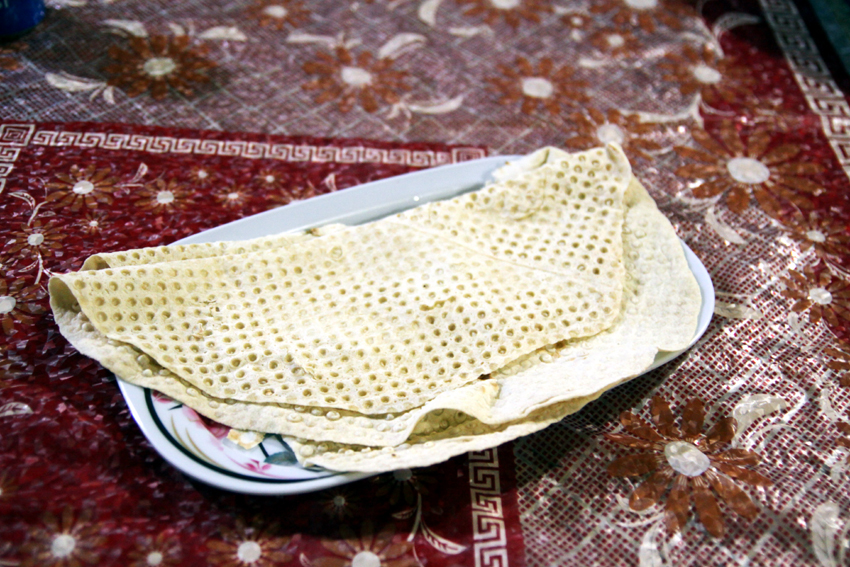 Fotografia chleba zrobiona podczas podróży do Iranu. Autorstwa Ani Wilanowskiej.