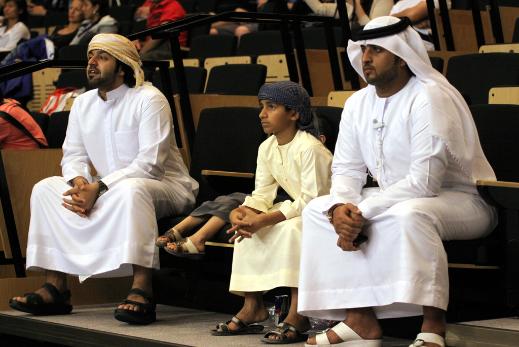 Fotografia publiczności zrobiona w Abu Dhabi podczas zawodów bjj World Professional Jiu-Jitsu Championship, autorstwa Ani Wilanowskiej.