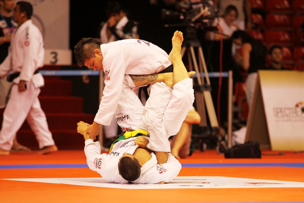 Fotografia walki zrobiona w Abu Dhabi podczas zawodów bjj World Professional Jiu-Jitsu Championship, autorstwa Ani Wilanowskiej.