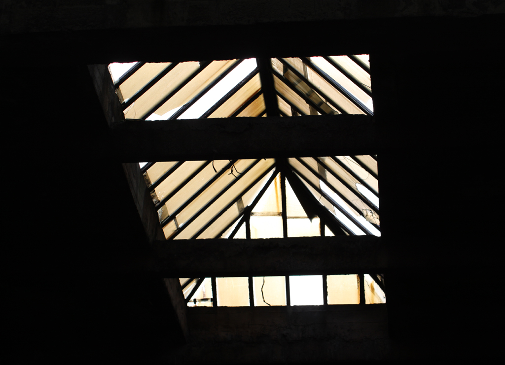 Fotografia dachu wykonana na Zakładach w Ursusie autorstwa Ani Wilanowskiej. 