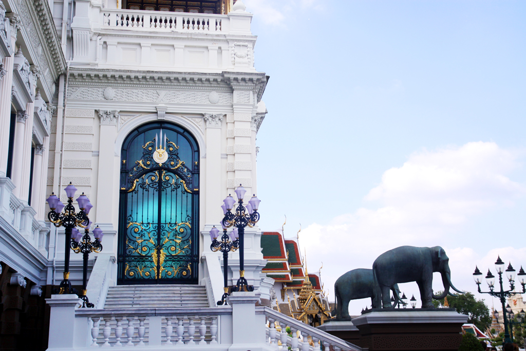Fotografia świątyni zrobiona w Bangkoku podczas podróży do Tajlandii. Autorstwa Ani Wilanowskiej.