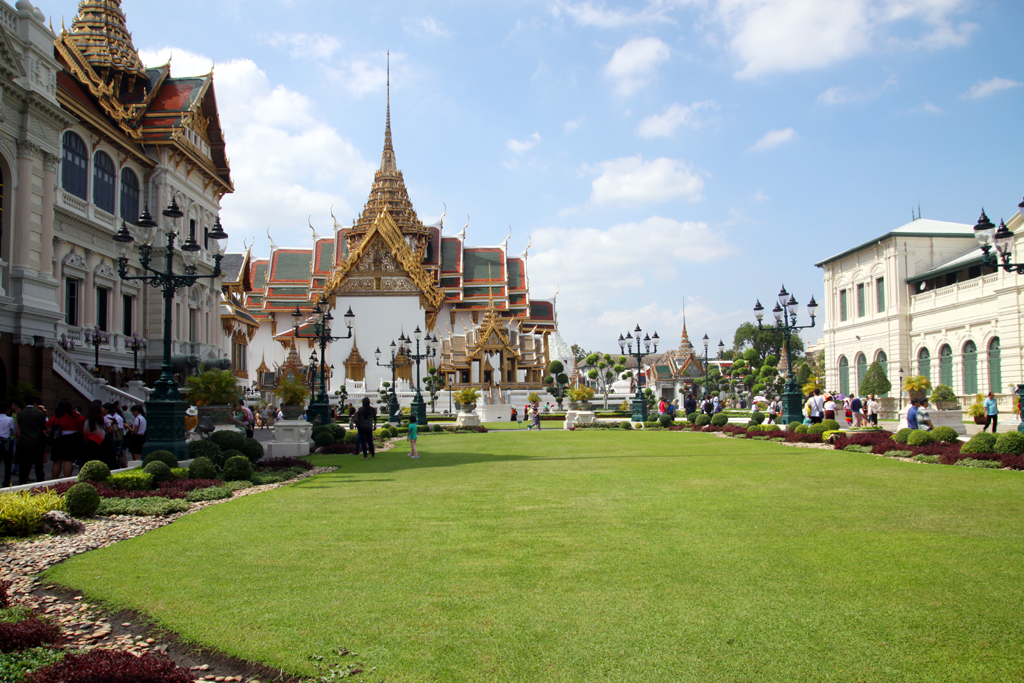 Fotografia parku świątyń zrobiona w Bangkoku podczas podróży do Tajlandii. Autorstwa Ani Wilanowskiej.