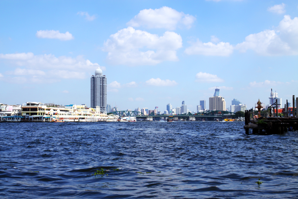 Fotografia wody zrobiona w Bangkoku podczas podróży do Tajlandii. Autorstwa Ani Wilanowskiej.