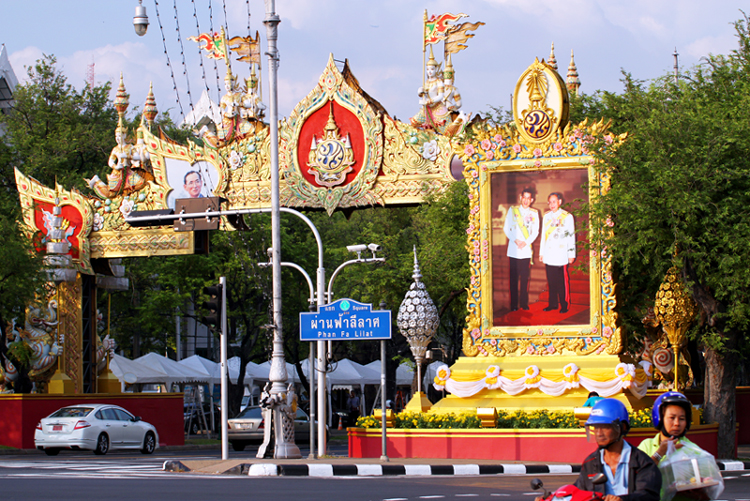 Fotografia zrobiona na ulicy w Bangkoku podczas podróży do Tajlandii. Autorstwa Ani Wilanowskiej.