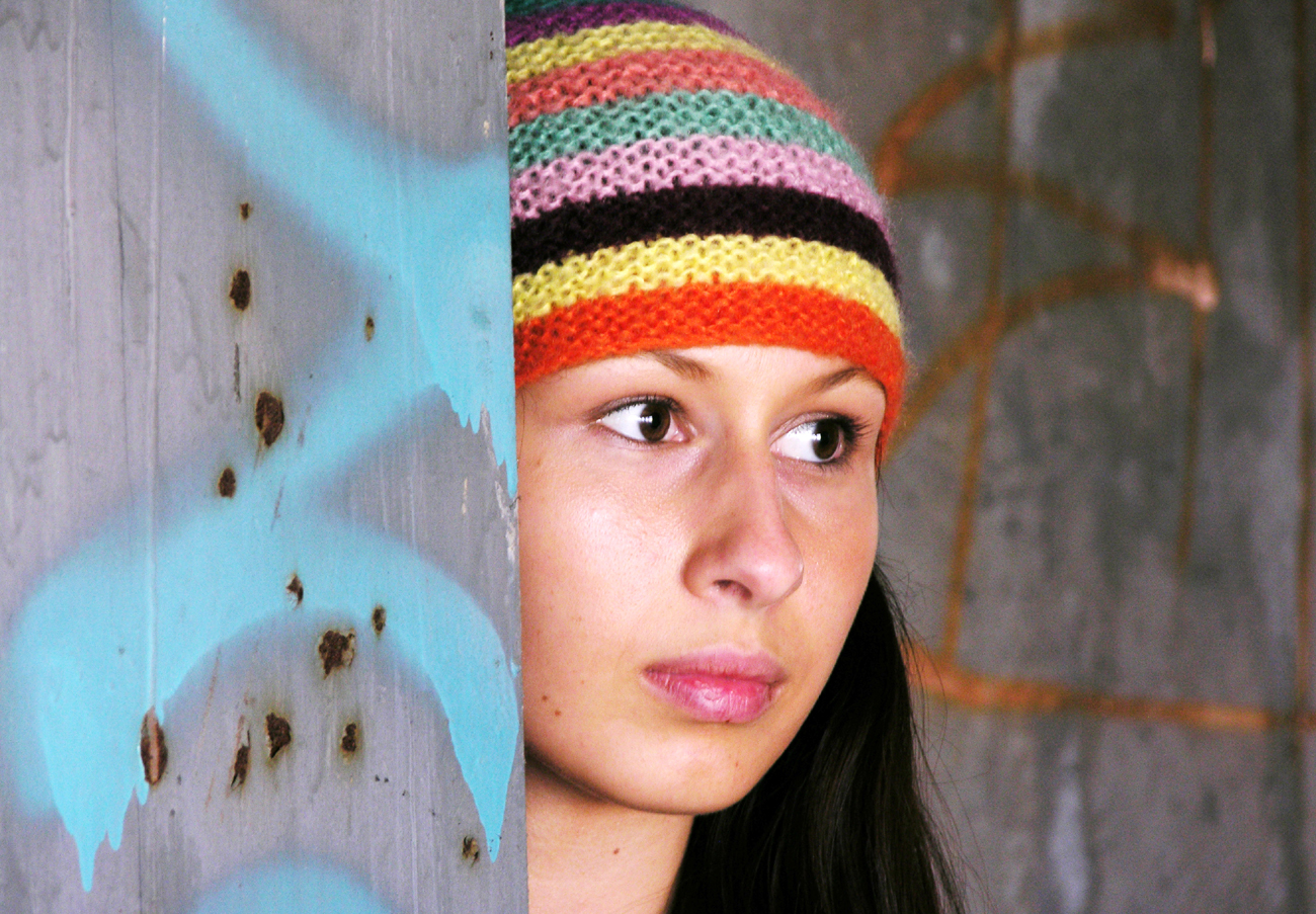 Portret kobiety w czapce autorstwa Ani Wilanowskiej. 