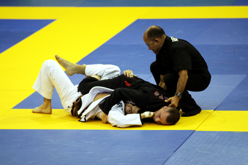Fotografia walki wykonana podczas mistrzostw Europy bjj w Lizbonie w 01.2013 r. Autorstwa Ani Wilanowskiej. Zawodnik: Cobrinha