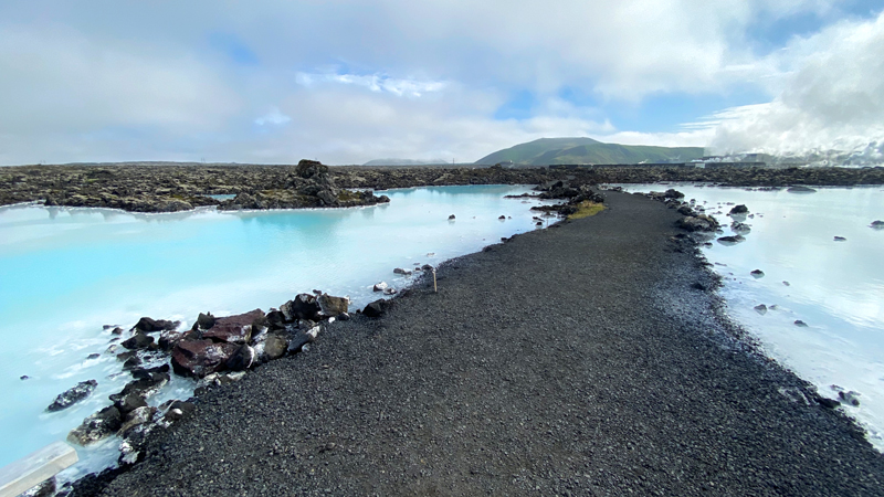 Fotografia spa Blue Lagoon w Reykjavíku, zrobiona podczas podróży na Islandię. Autorstwa Ani Wilanowskiej 