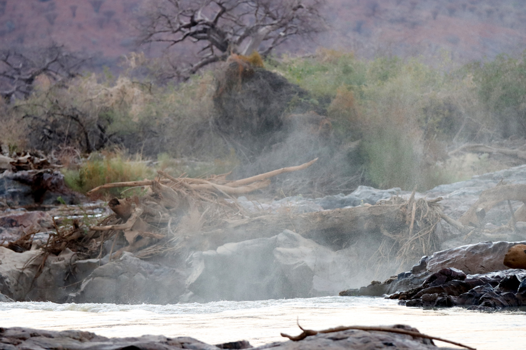 Fotografia wodospadu Epupa Falls na rzece Kunene w Namibii, autorstwa Ani Wilanowskiej