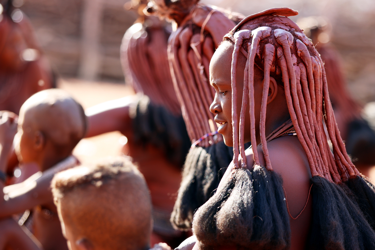 Fotografia kobiety z wioski Himba zrobiona w Namibii, autorstwa Ani Wilanowskiej