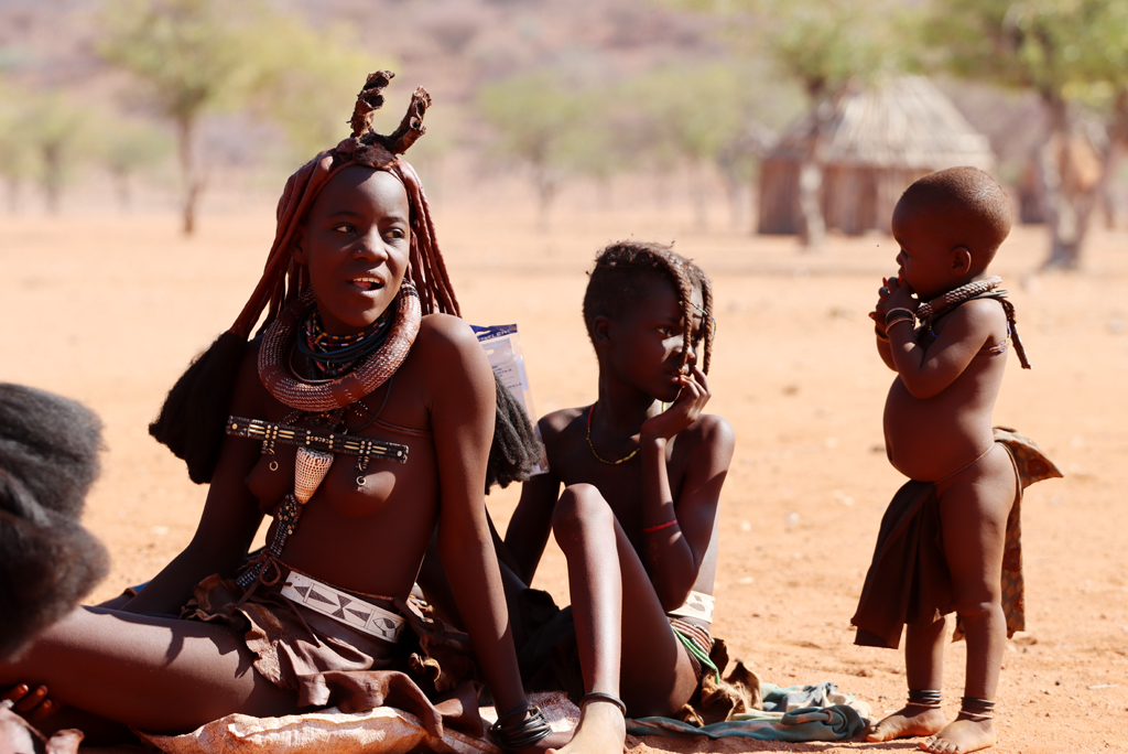 Fotografia wioski Himba zrobiona w Namibii, autorstwa Ani Wilanowskiej
