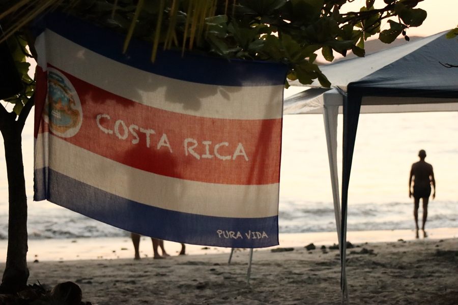 Fotografia zachodu słońca na plaży zrobiona w Kostaryce, autorstwa Ani Wilanowskiej