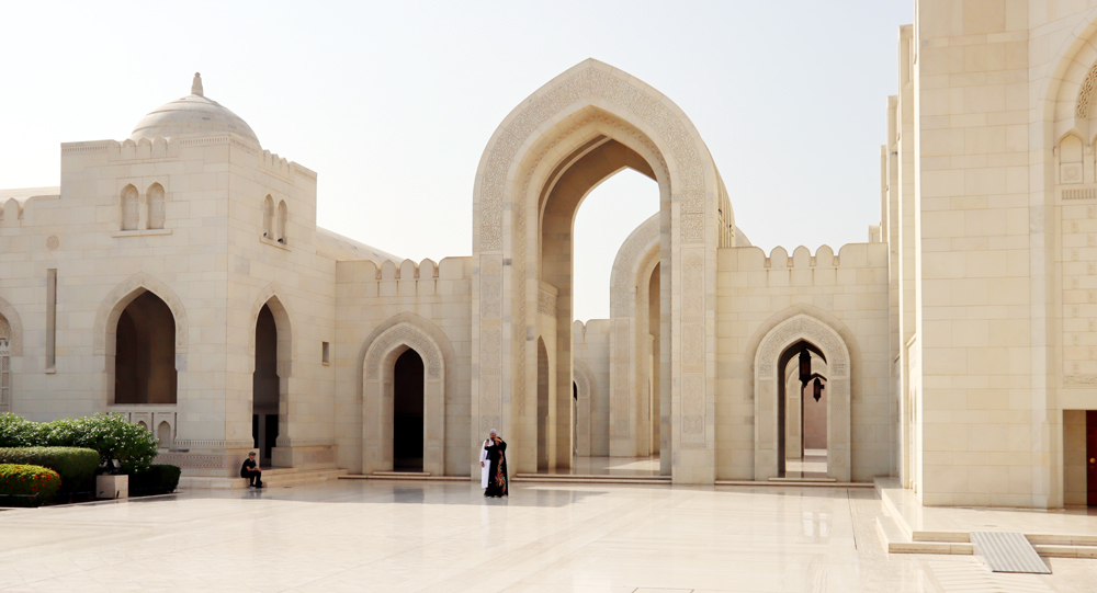 Fotografia Wielkiego Meczetu Sułtana Qaboosa zrobiona w Omanie, autorstwa Ani Wilanowskiej