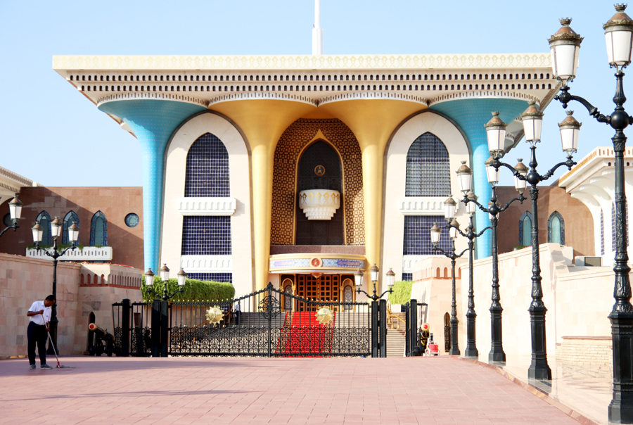 Fotografia Pałacu Sułtana w Muskacie zrobiona w Omanie, autorstwa Ani Wilanowskiej