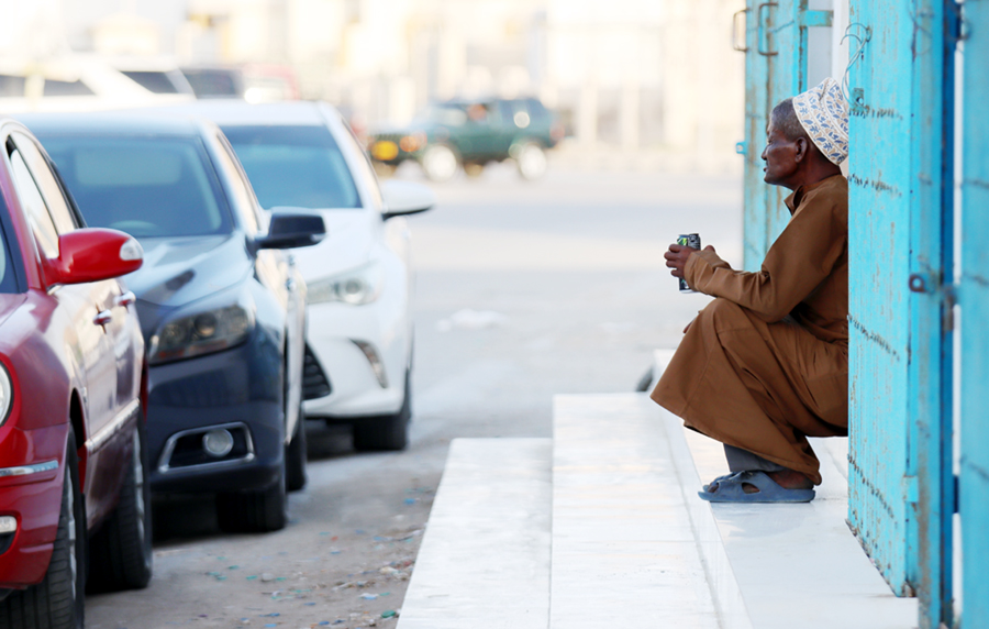 Fotografia mieszkańca w mieście Suk zrobiona w Omanie, autorstwa Ani Wilanowskiej