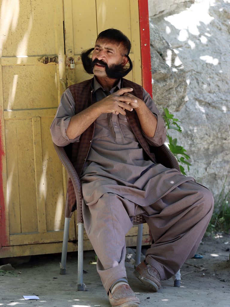 Zdjęcie Pakistańczyka z długą brodą zrobione w regionie Gilgit-Baltistan w Pakistanie autorstwa Anny Wilanowskiej
