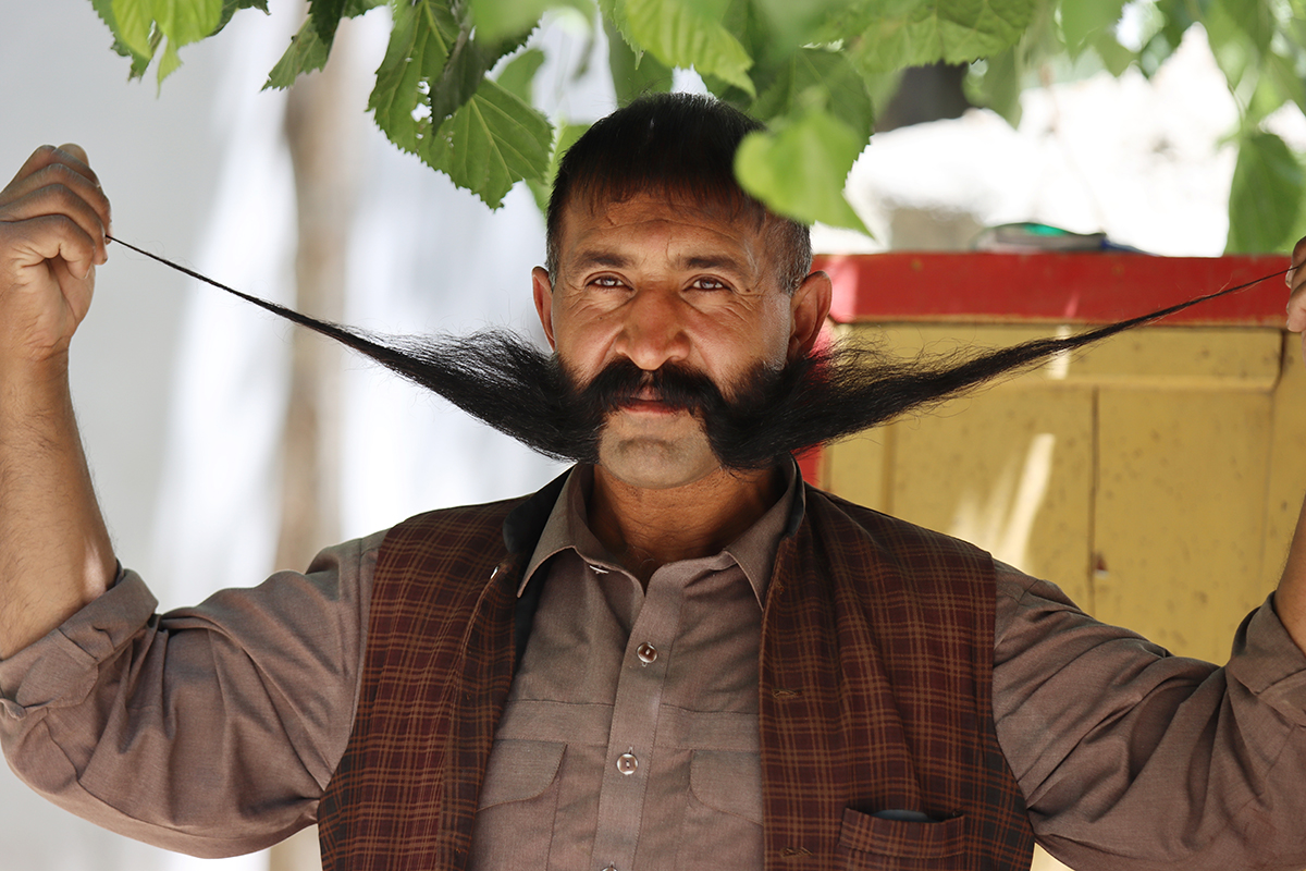 Zdjęcie Pakistańczyka z długą brodą zrobione w regionie Gilgit-Baltistan w Pakistanie autorstwa Anny Wilanowskiej