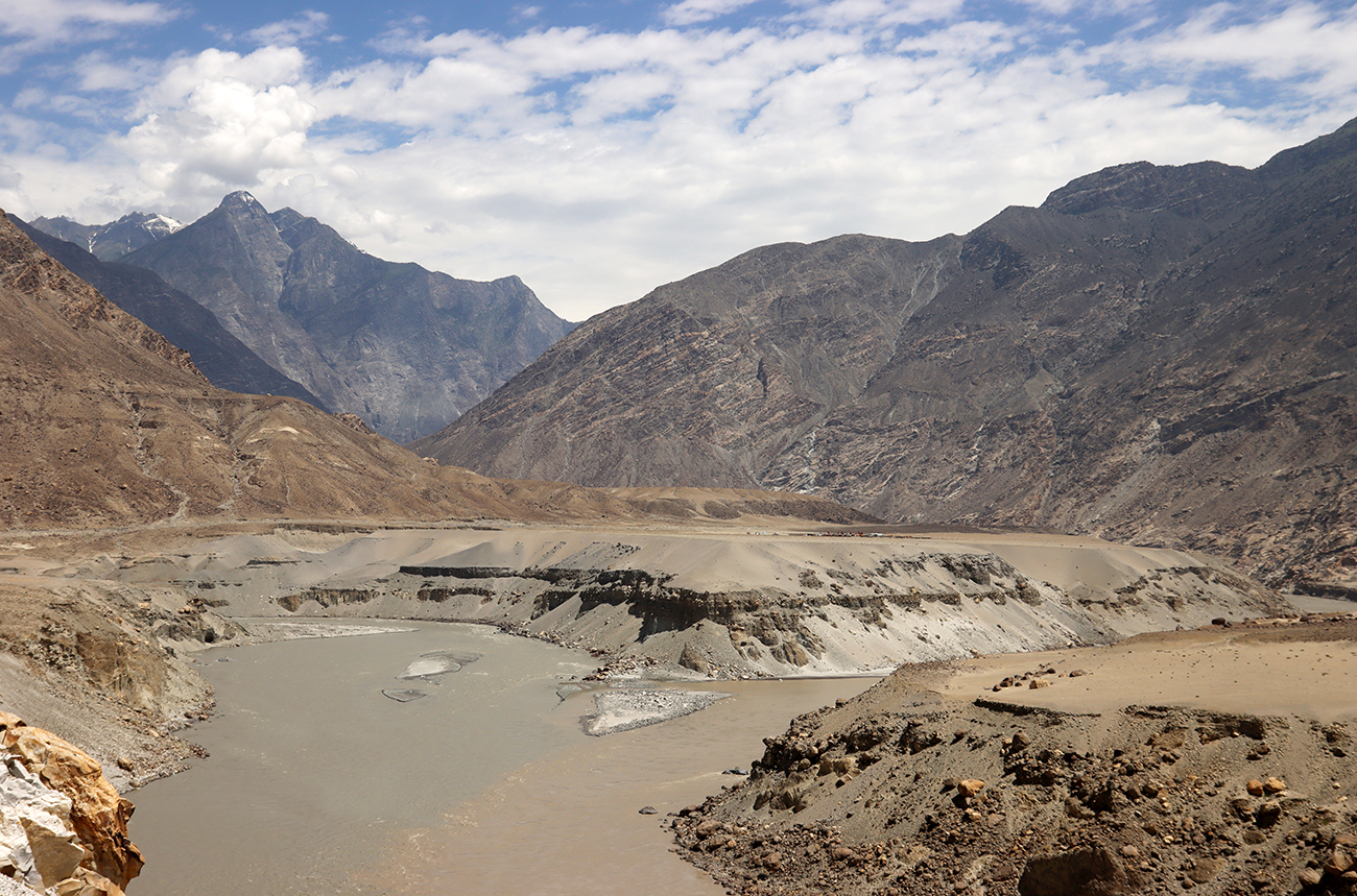 Zdjęcie rzek i gór zrobione w regionie Gilgit-Baltistan w Pakistanie autorstwa Anny Wilanowskiej
