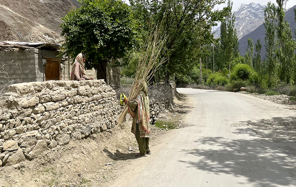 Zdjęcie kobiety zrobione w regionie Gilgit-Baltistan w Pakistanie autorstwa Anny Wilanowskiej