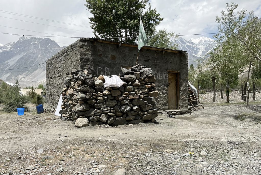 Zdjęcie budynku zrobione w regionie Gilgit-Baltistan w Pakistanie autorstwa Anny Wilanowskiej