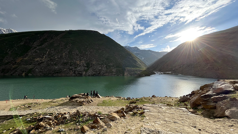 Zdjęcie jeziora zrobione w regionie Gilgit-Baltistan w Pakistanie autorstwa Anny Wilanowskiej