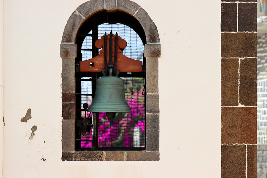 Fotografia dzwonu zrobiona na Maderze, autorstwa Ani Wilanowskiej