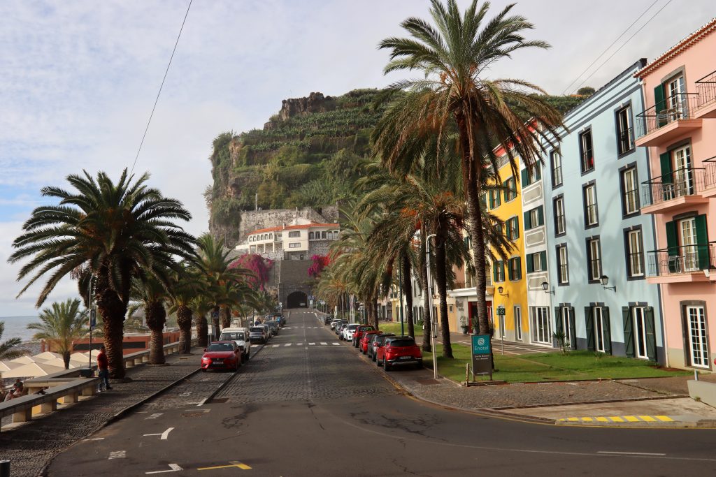 Fotografia miasteczka zrobiona na Maderze, autorstwa Ani Wilanowskiej
