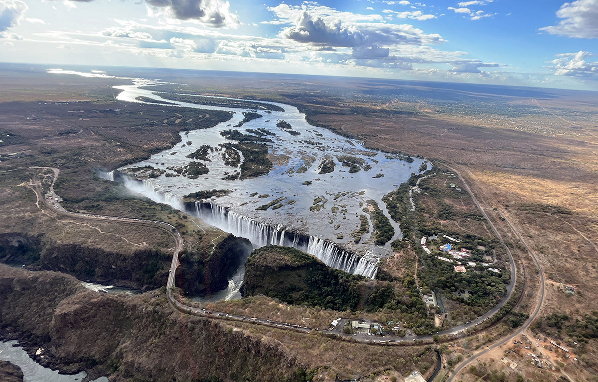 Fotografia rzeki Zambezi i Victoria Falls zrobiona w Zimbabwe, autorstwa Ani Wilanowskiej
