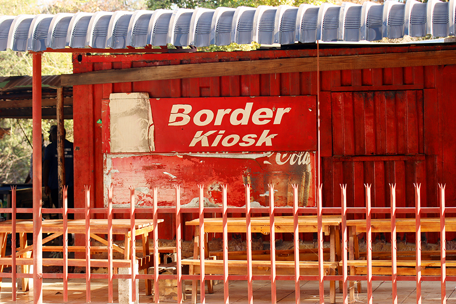 Fotografia kiosku, zrobiona w Zimbabwe, autorstwa Ani Wilanowskiej