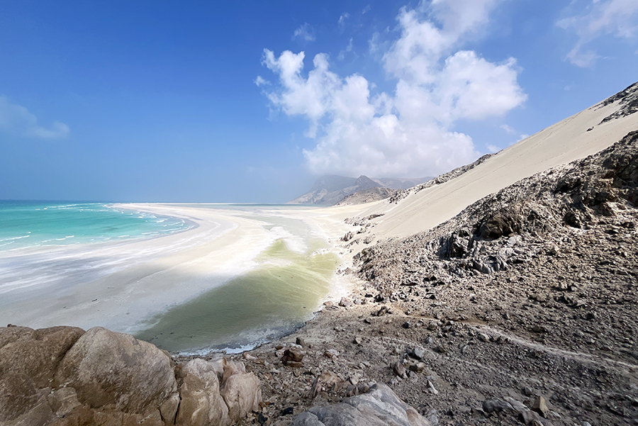 Fotografia plaży Qalansiyah Beach zrobiona na wyspie Sokotra, autorstwa Ani Wilanowskiej