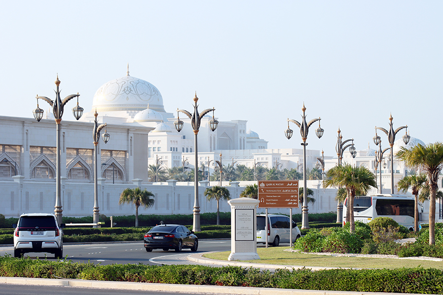 Fotografia budynku w Abu Dhabi, autorstwa Ani Wilanowskiej